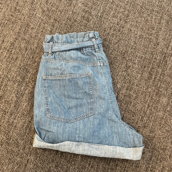 H&M Shorts - Picture 3 of 4